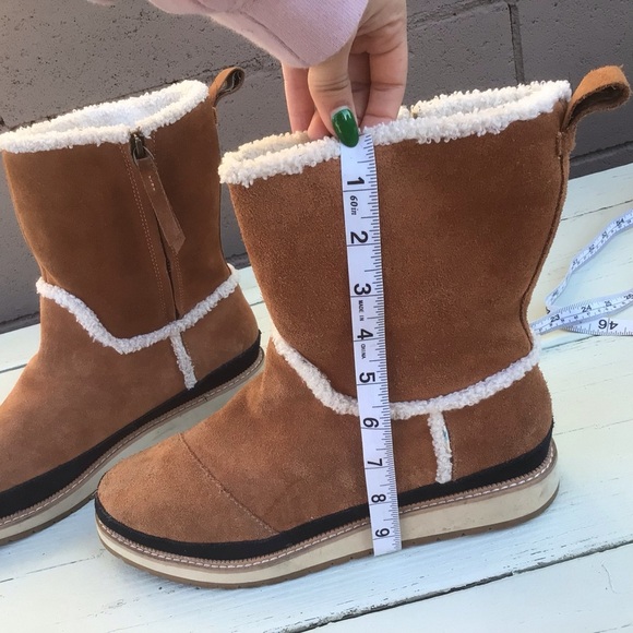 TOMS Leather Boots - Picture 7 of 9